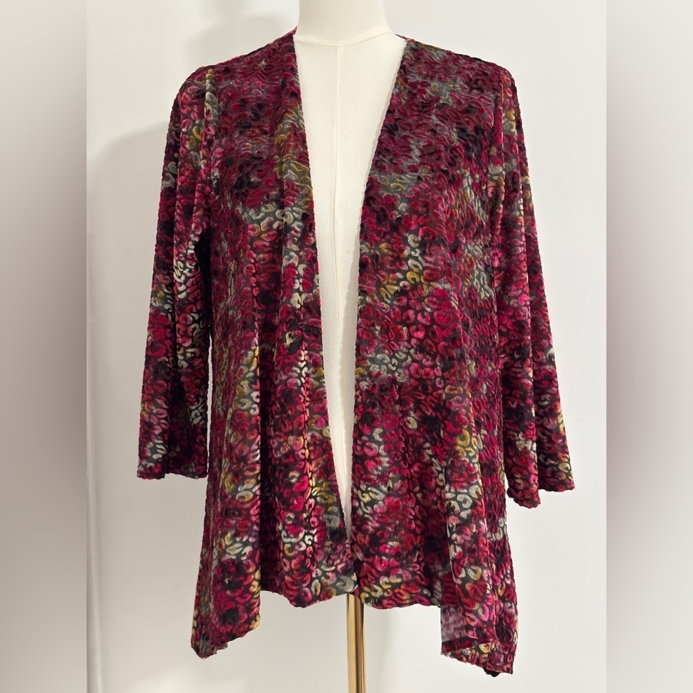 Travel Elements Kimono Size Medium  Red Gray Velvet Flocked   SKU 1